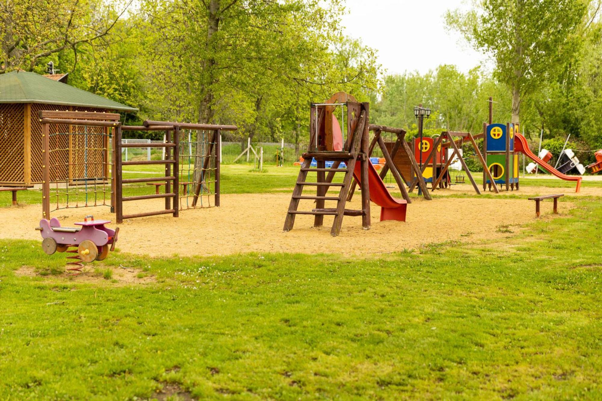 Gesztenye Nyaralópark Balatonudvari Exterior foto